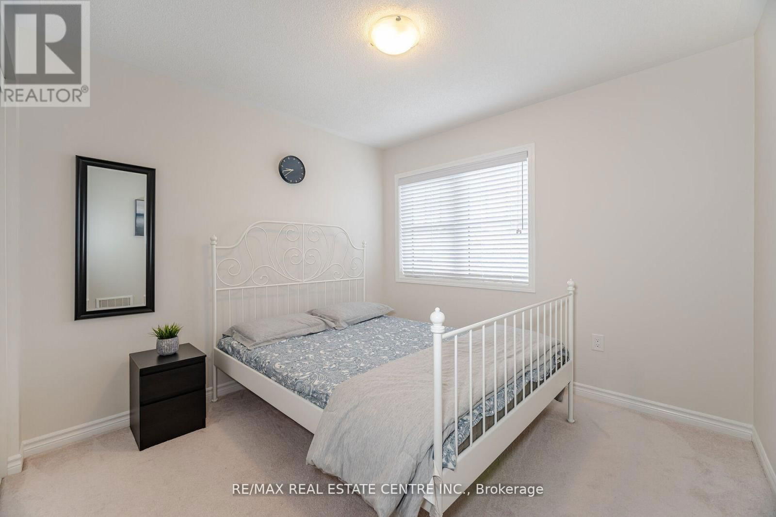 48 ENFORD CRESCENT Image 32