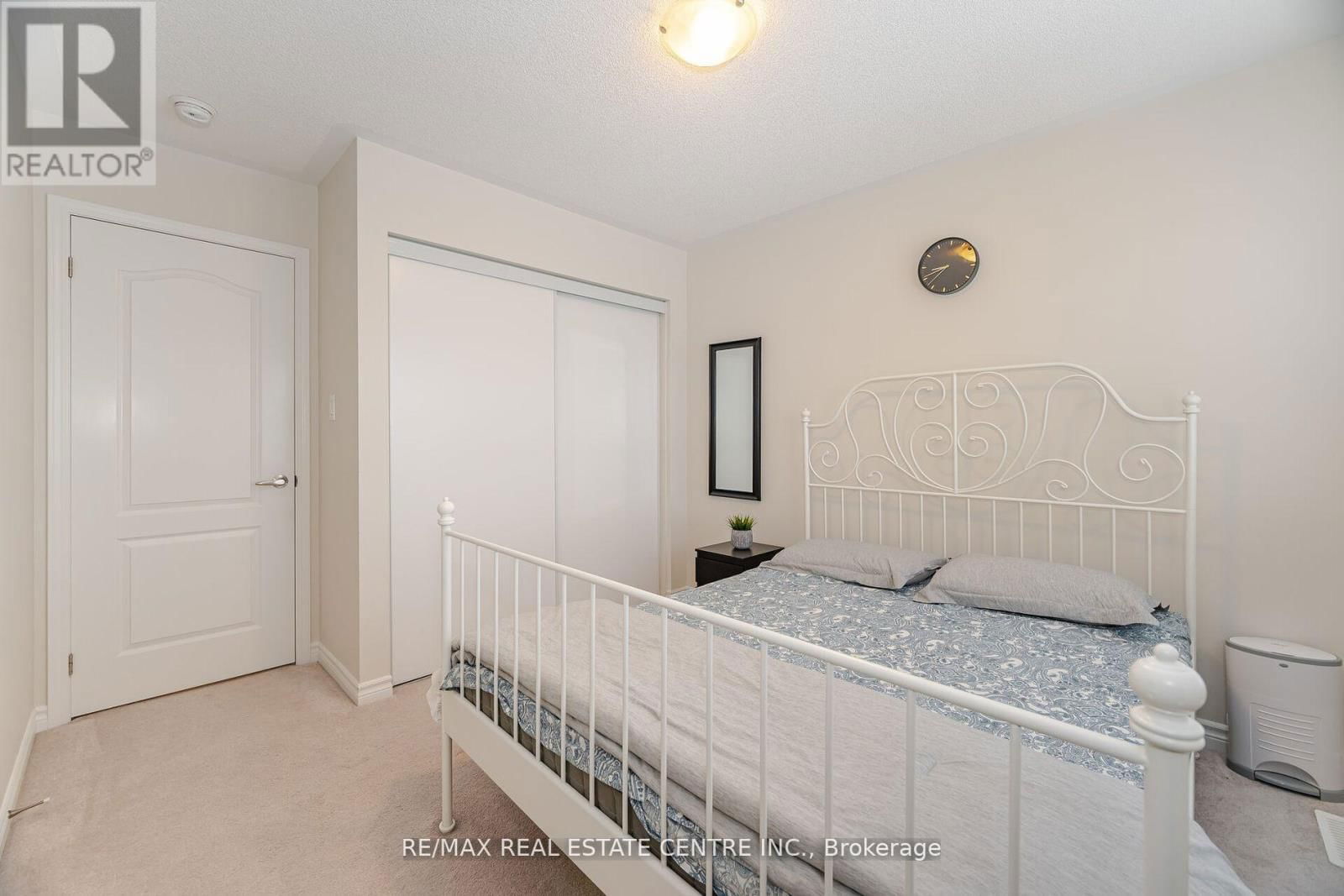 48 ENFORD CRESCENT Image 33