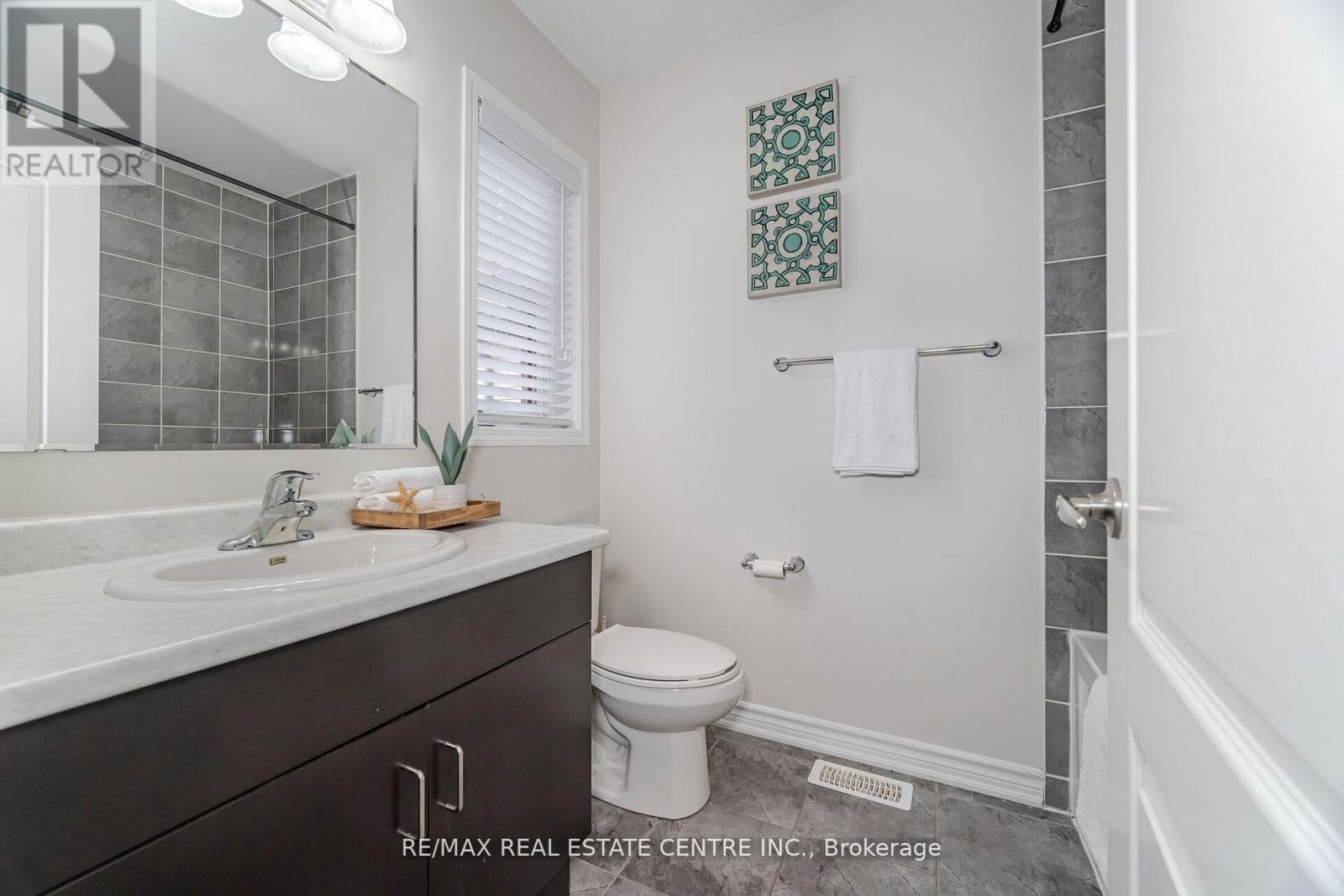 48 ENFORD CRESCENT Image 36