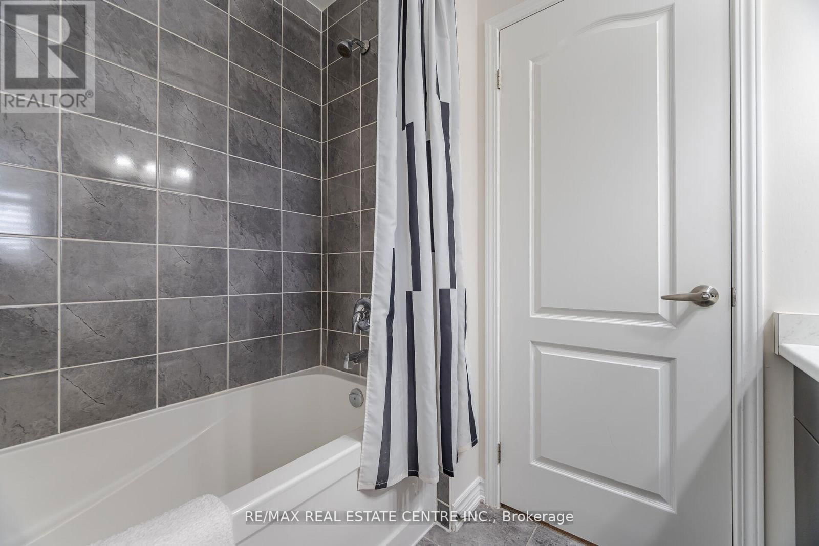 48 ENFORD CRESCENT Image 37