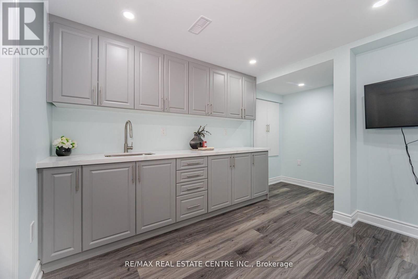 48 ENFORD CRESCENT Image 42