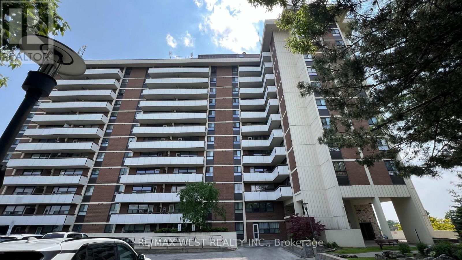 405 - 541 BLACKTHORN AVENUE Image 1