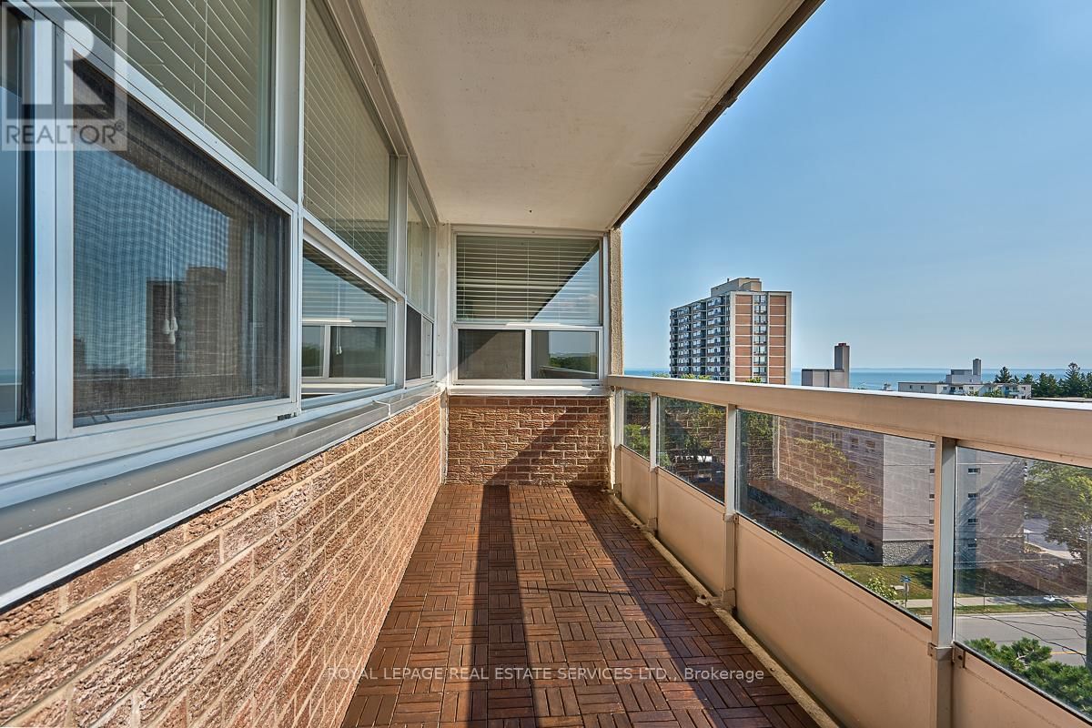808 - 2263 MARINE DRIVE Image 12