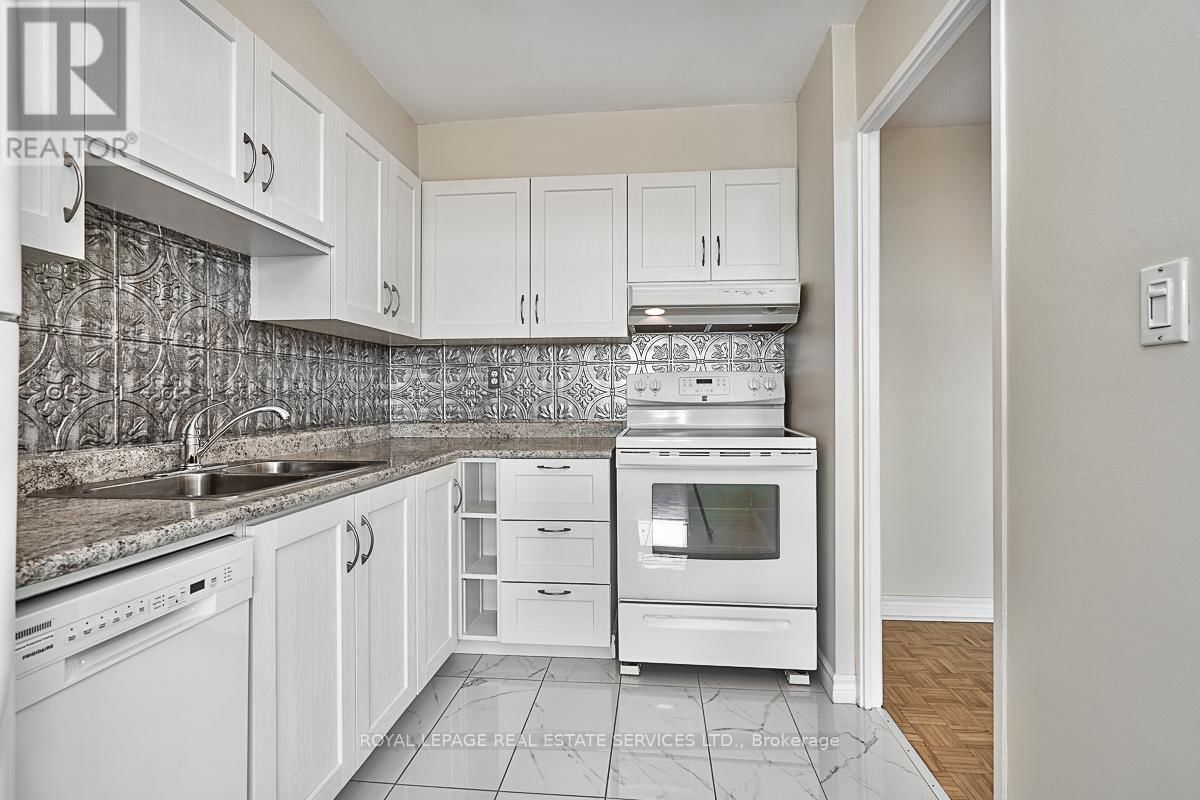 808 - 2263 MARINE DRIVE Image 17