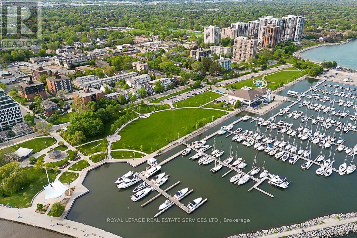 808 - 2263 MARINE DRIVE Image 32