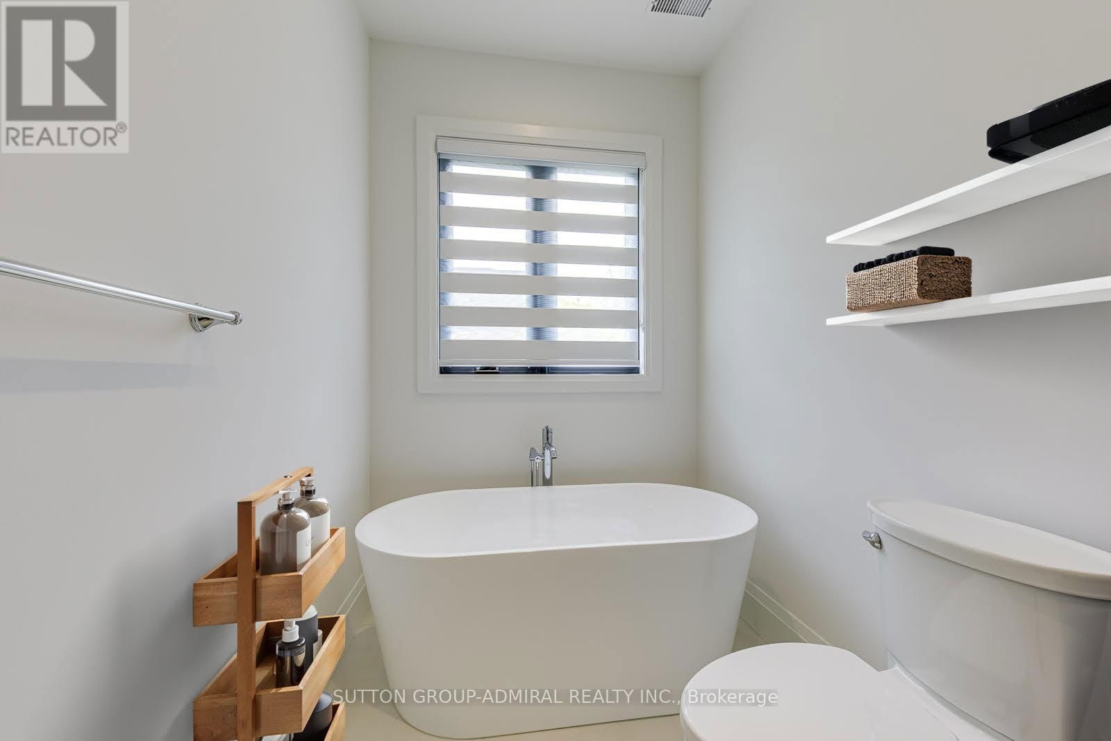 1026 ROOSEVELT ROAD Image 10
