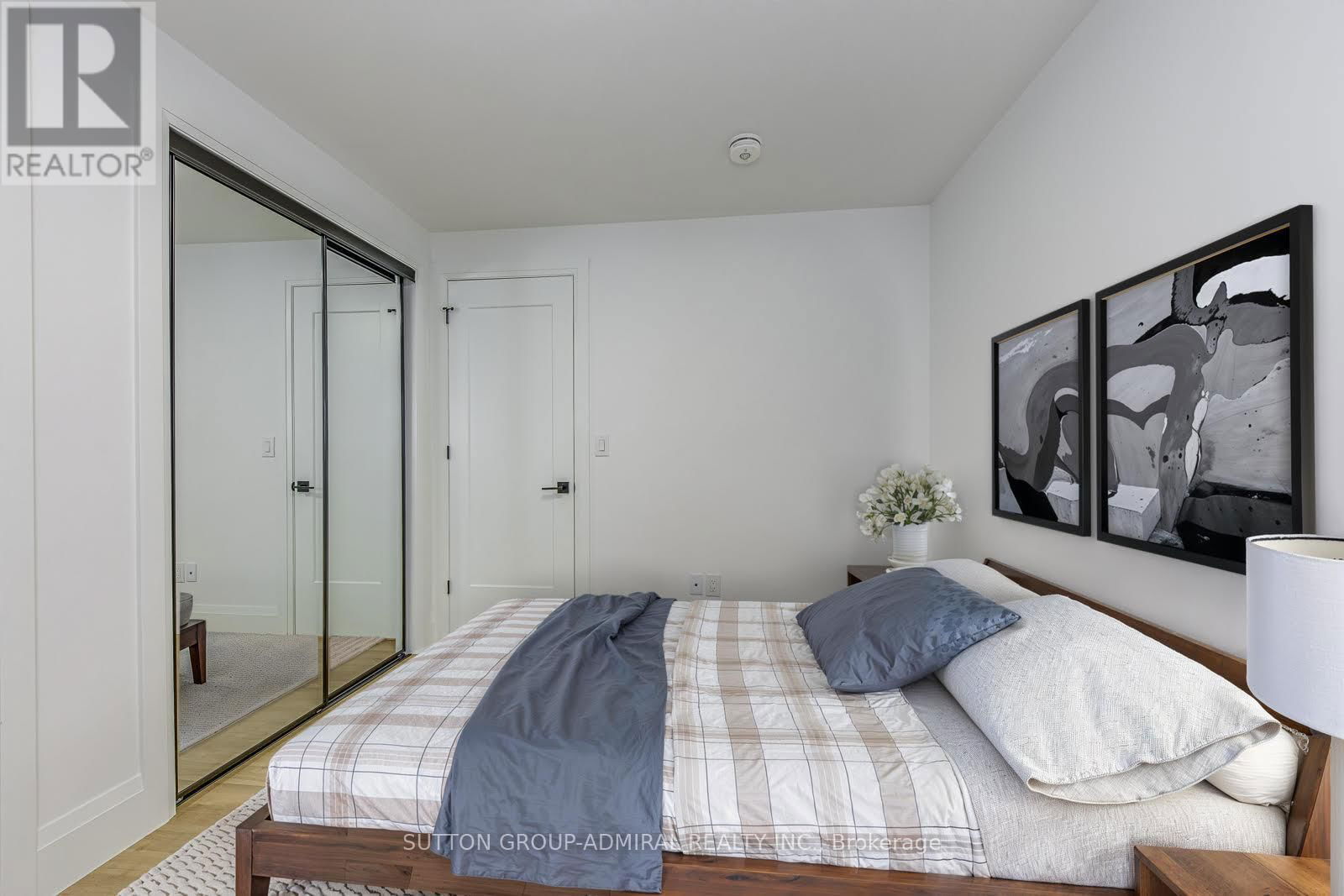 1026 ROOSEVELT ROAD Image 15