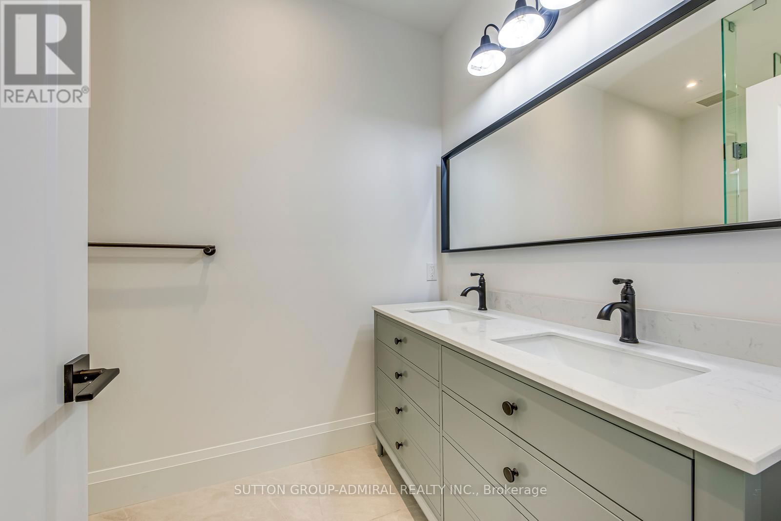 1026 ROOSEVELT ROAD Image 43