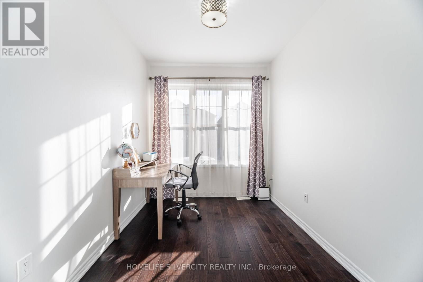 13 FENCHURCH DRIVE Image 10