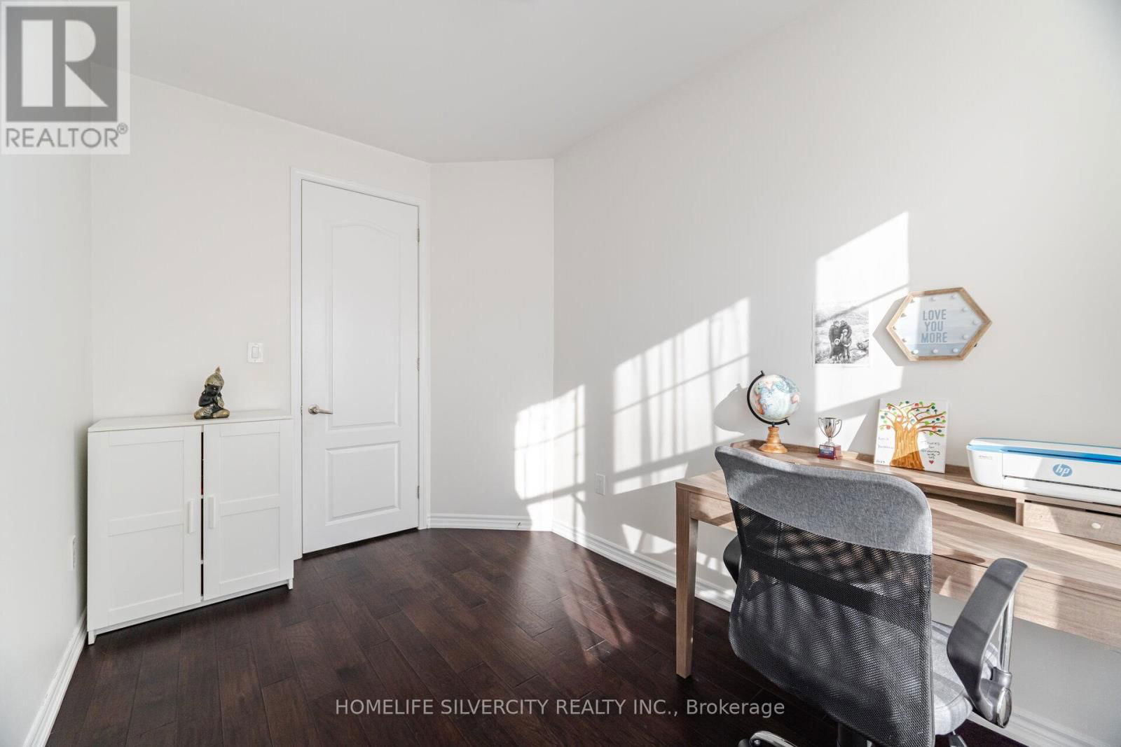 13 FENCHURCH DRIVE Image 11