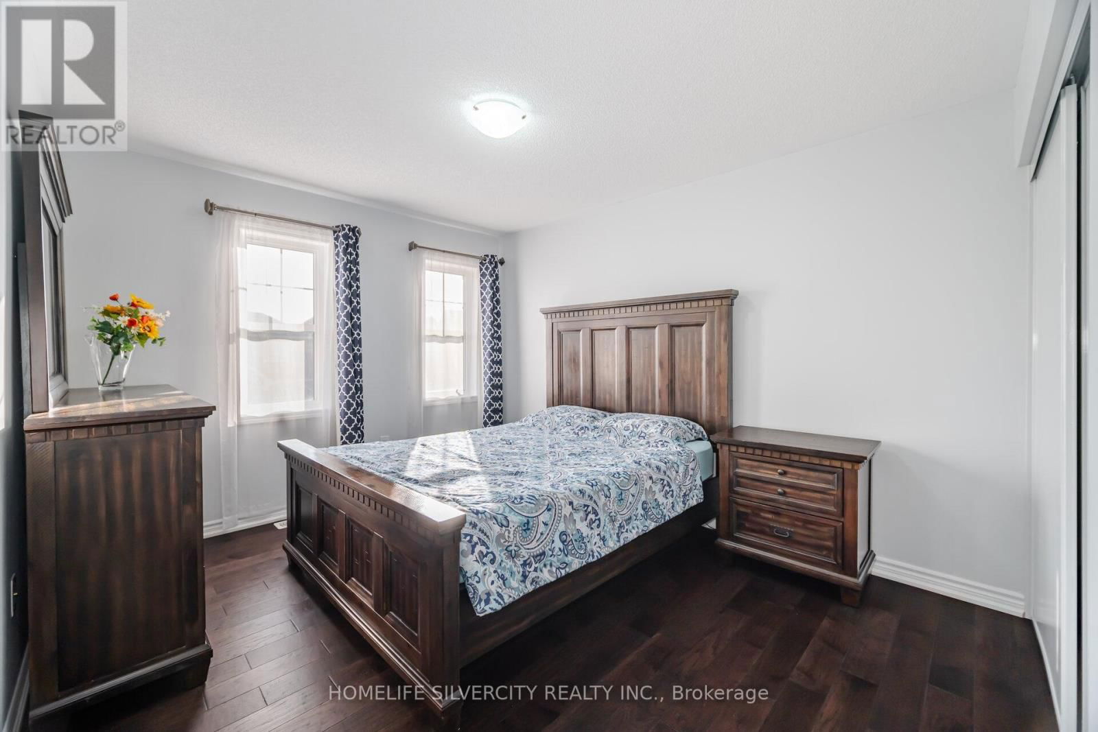 13 FENCHURCH DRIVE Image 21