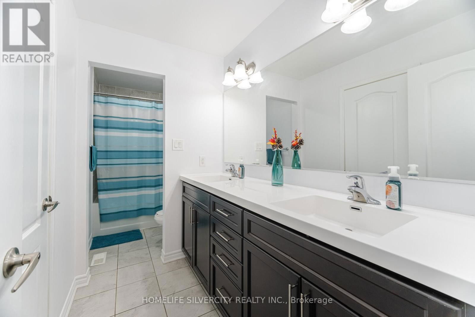 13 FENCHURCH DRIVE Image 23