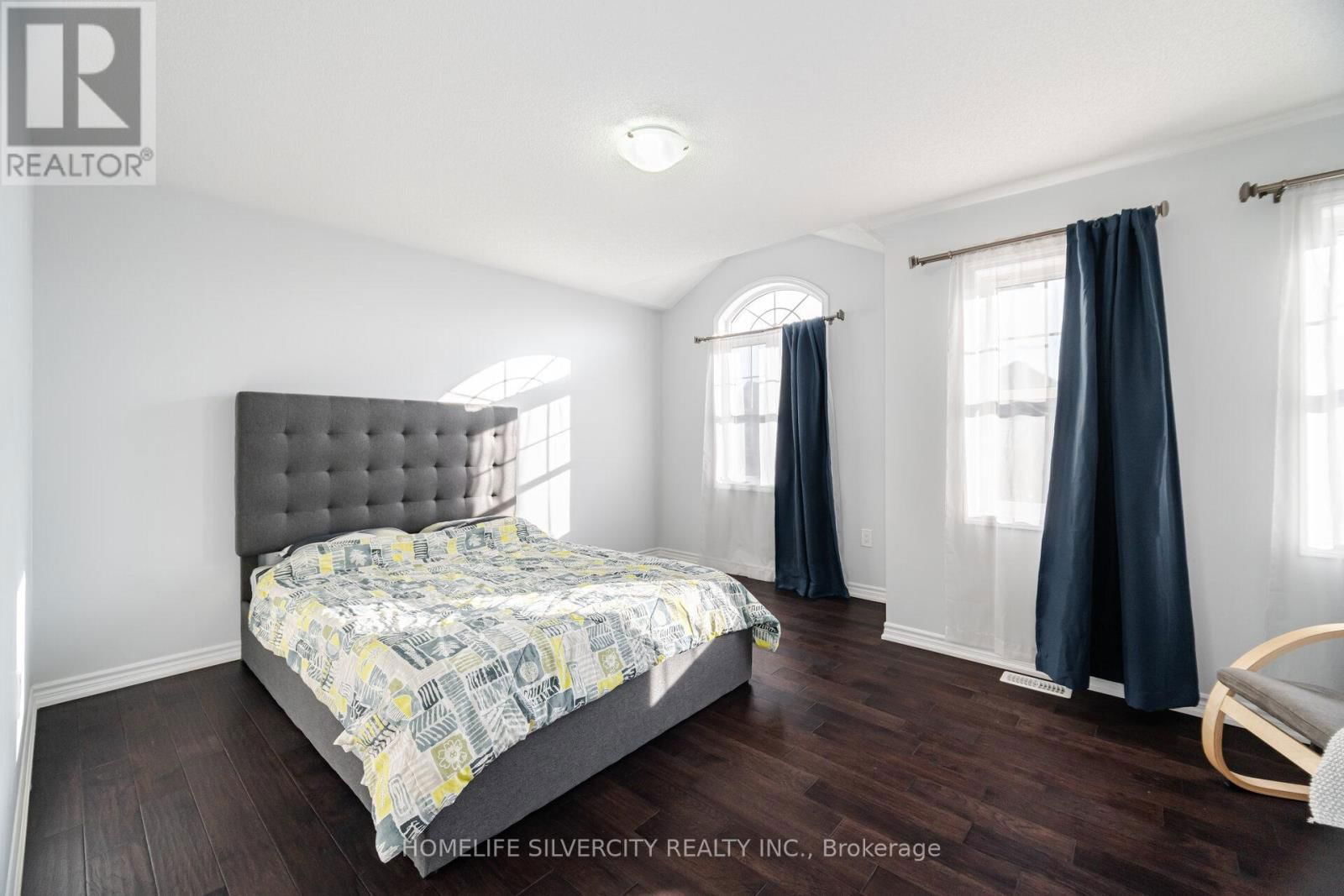 13 FENCHURCH DRIVE Image 24