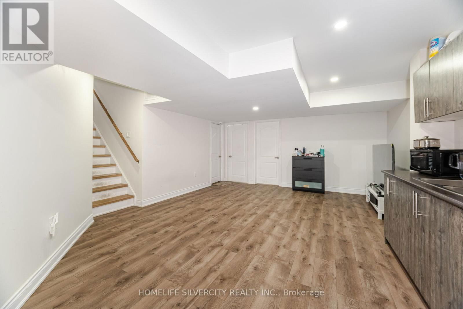 13 FENCHURCH DRIVE Image 26