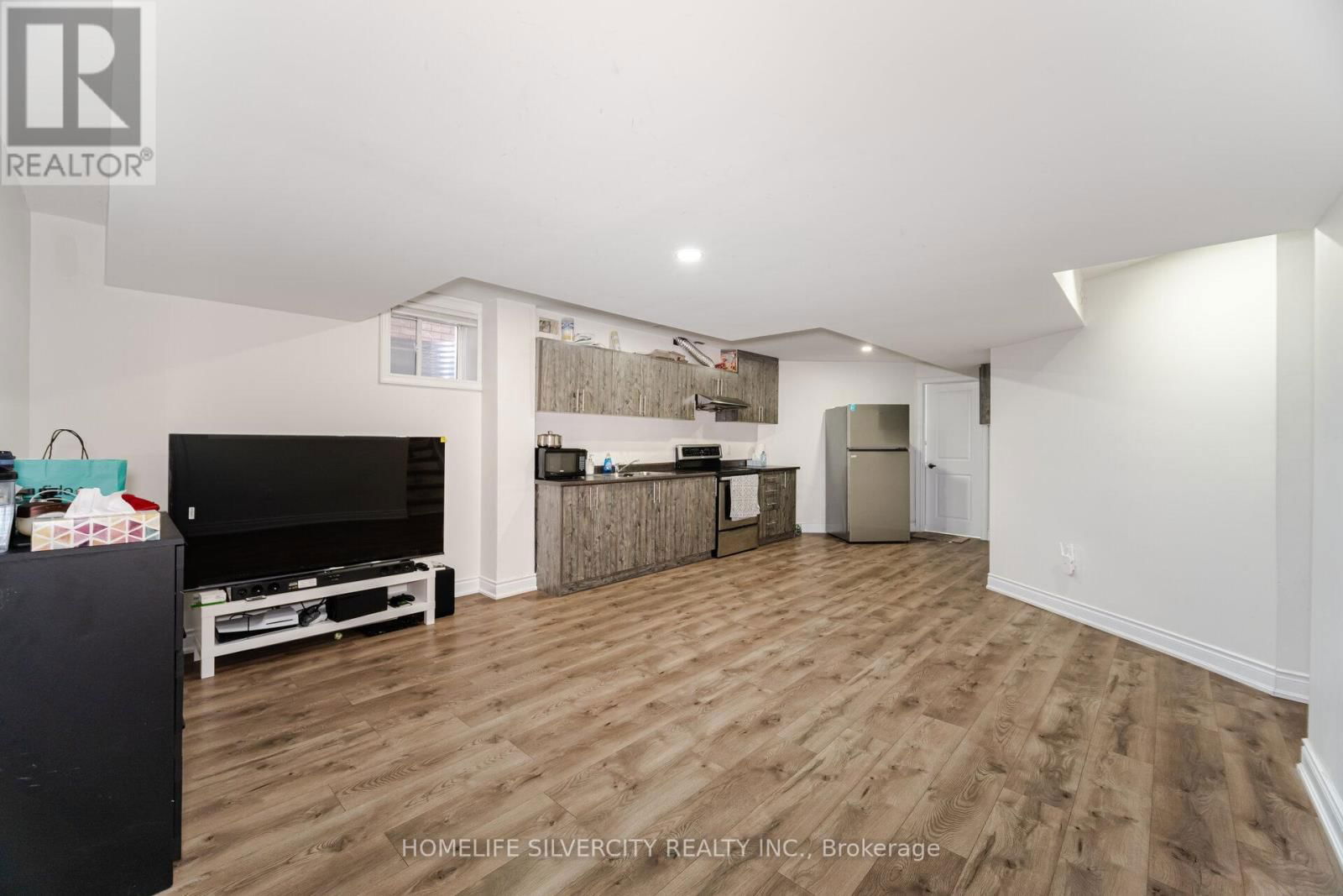 13 FENCHURCH DRIVE Image 27
