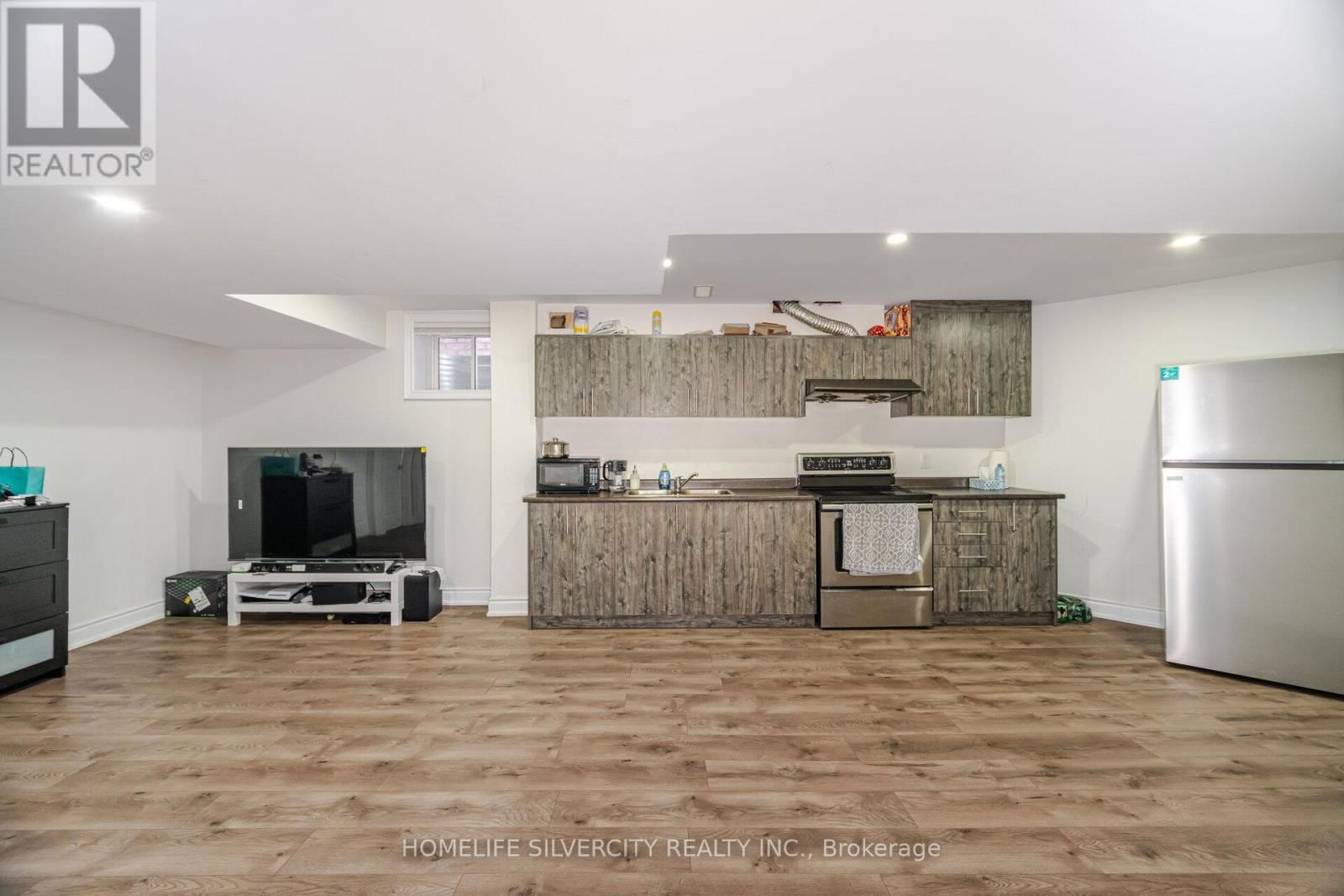 13 FENCHURCH DRIVE Image 28