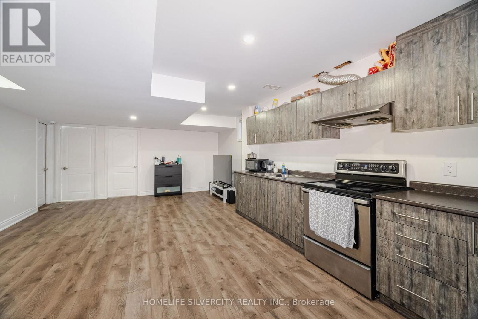 13 FENCHURCH DRIVE Image 29