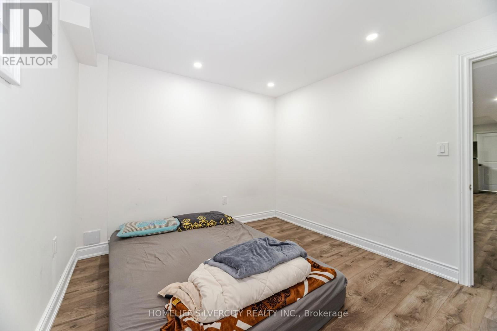 13 FENCHURCH DRIVE Image 31