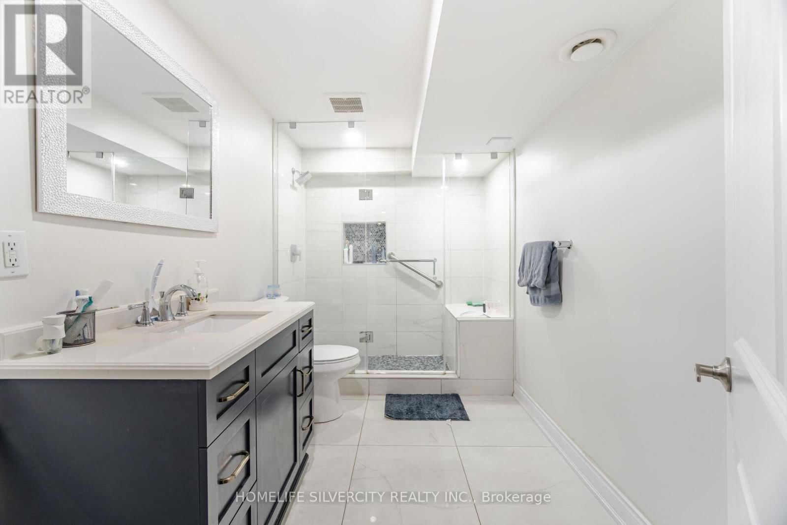 13 FENCHURCH DRIVE Image 32