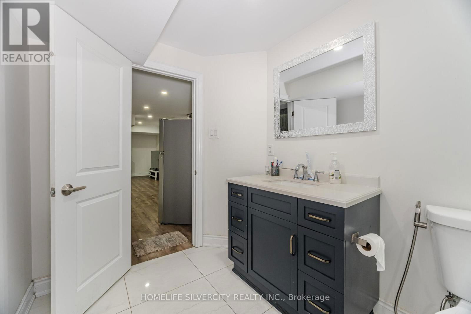 13 FENCHURCH DRIVE Image 33
