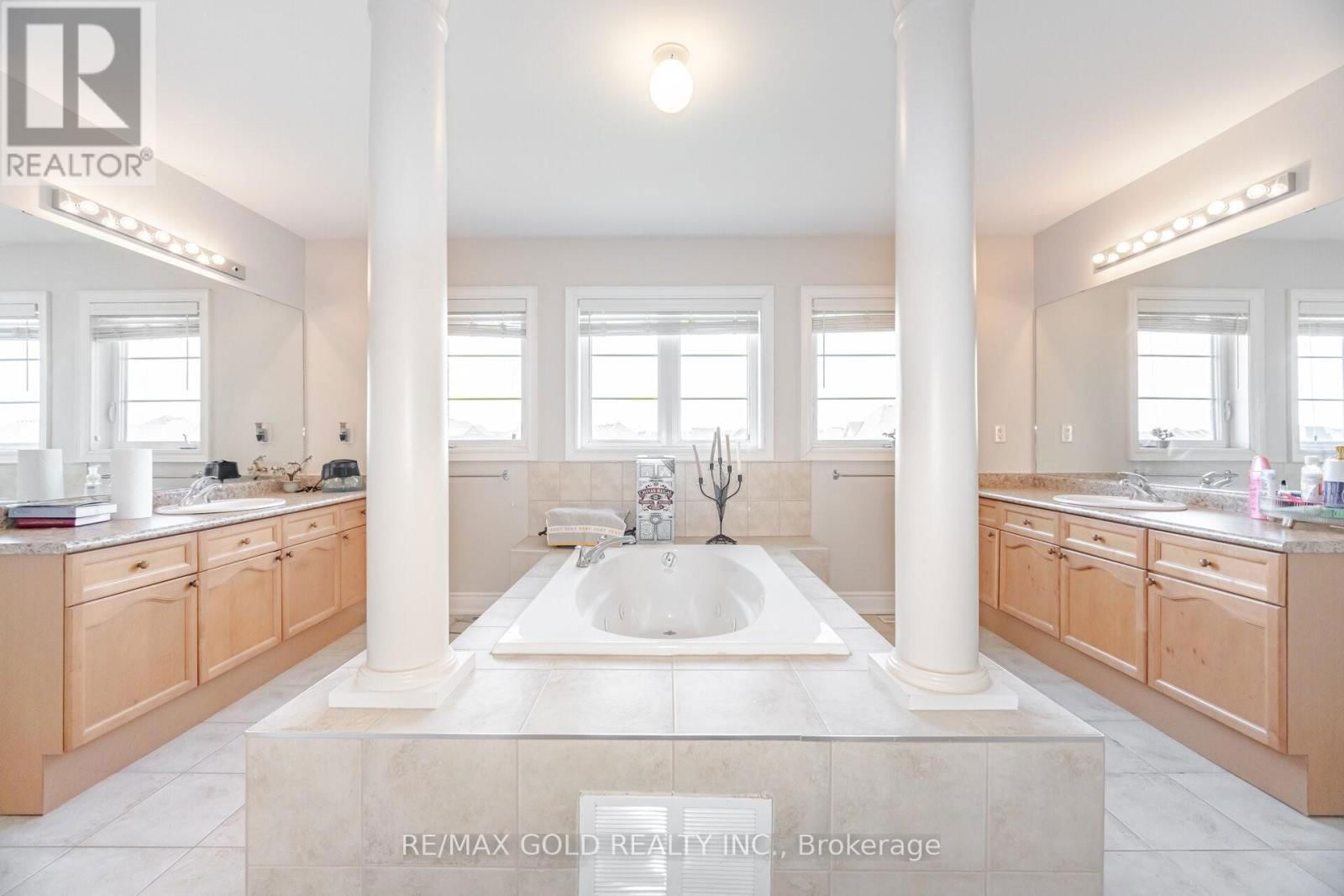 40 VESPAHILLS CRESCENT Image 18