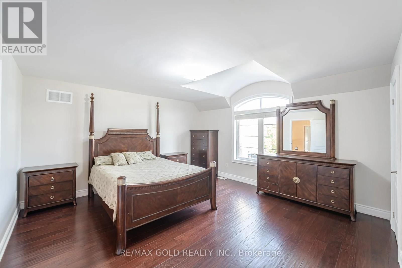 40 VESPAHILLS CRESCENT Image 20