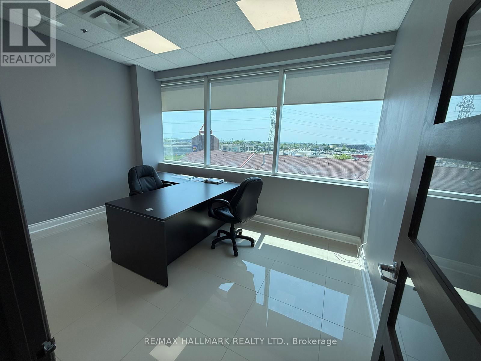 407 - 218 EXPORT BOULEVARD Image 13