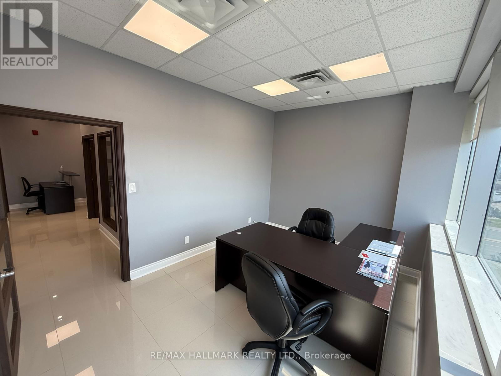 407 - 218 EXPORT BOULEVARD Image 14