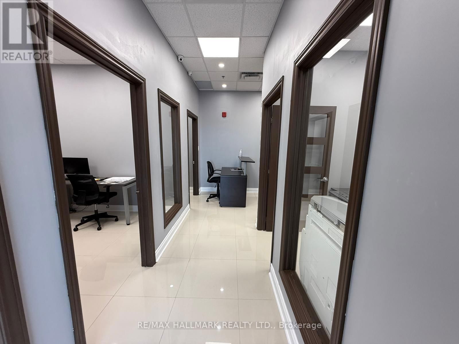 407 - 218 EXPORT BOULEVARD Image 16