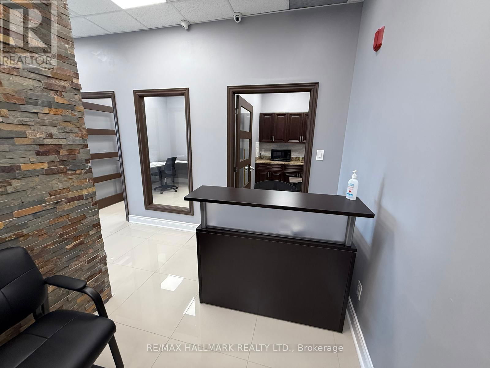 407 - 218 EXPORT BOULEVARD Image 5