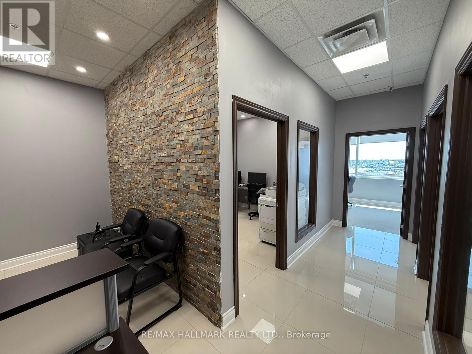 407 - 218 EXPORT BOULEVARD Image 8