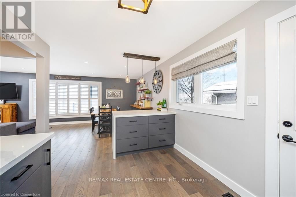 390 WOODWARD AVENUE Image 16