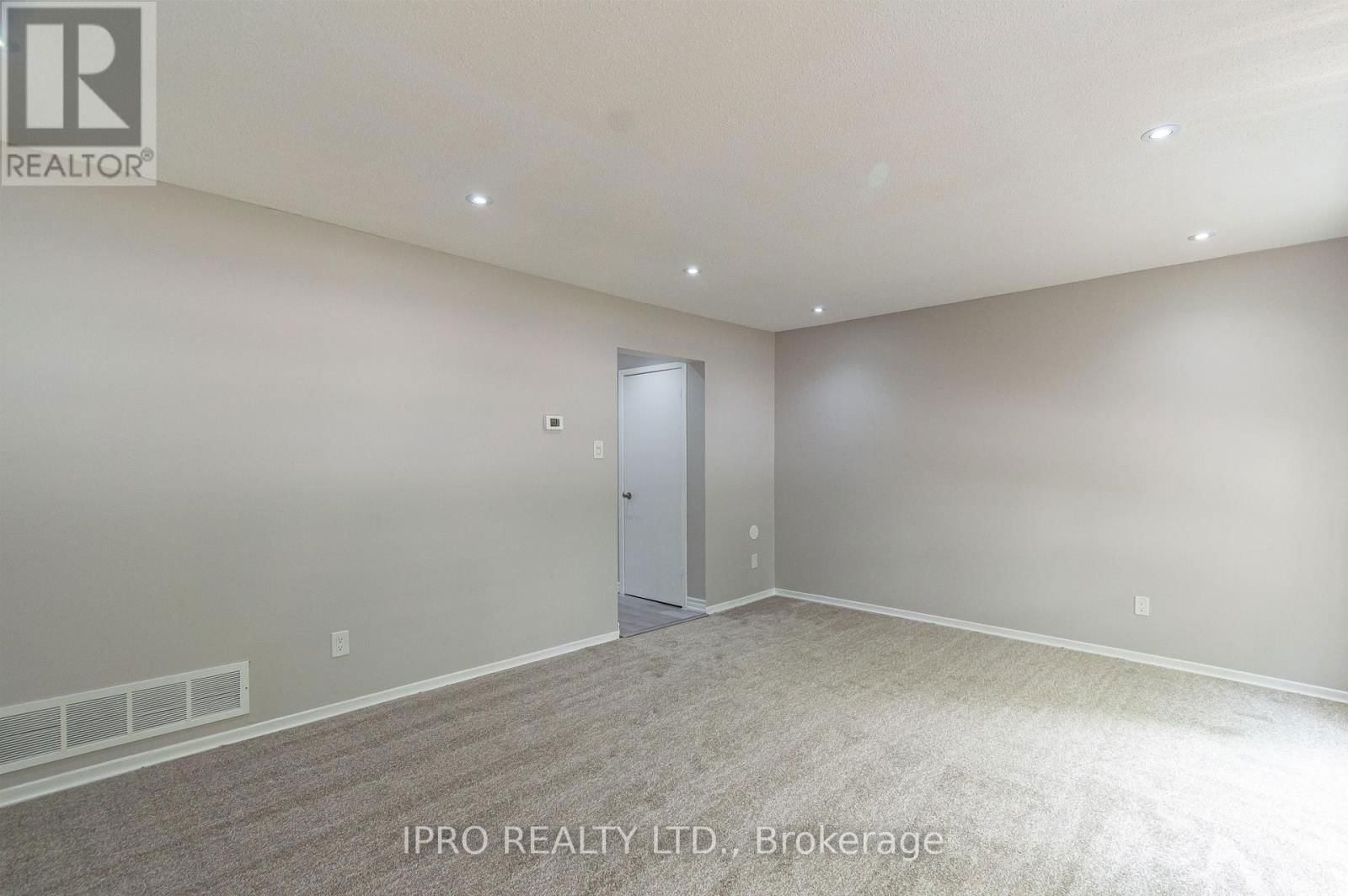 16 FRANKLIN COURT Image 10