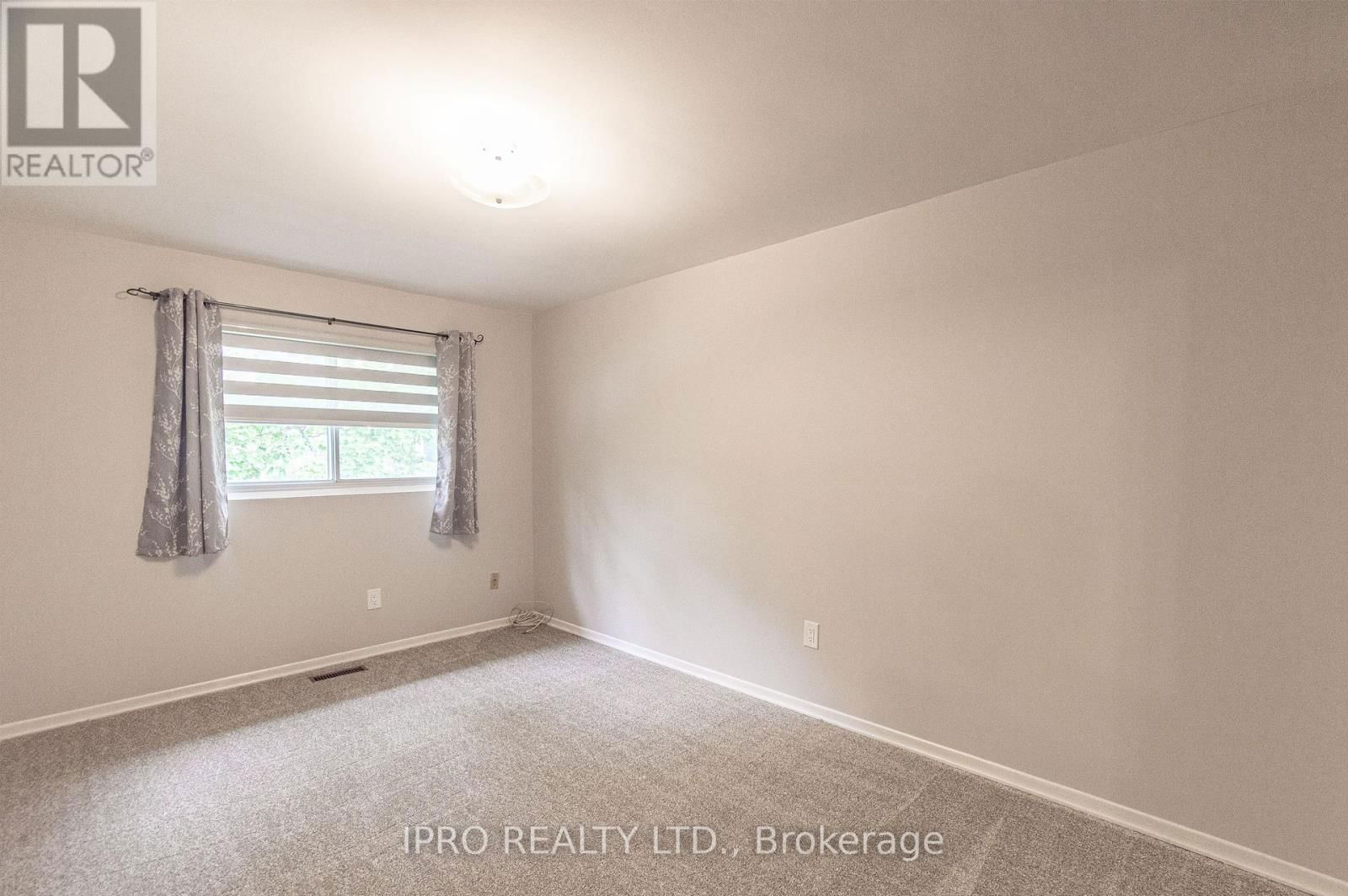 16 FRANKLIN COURT Image 17