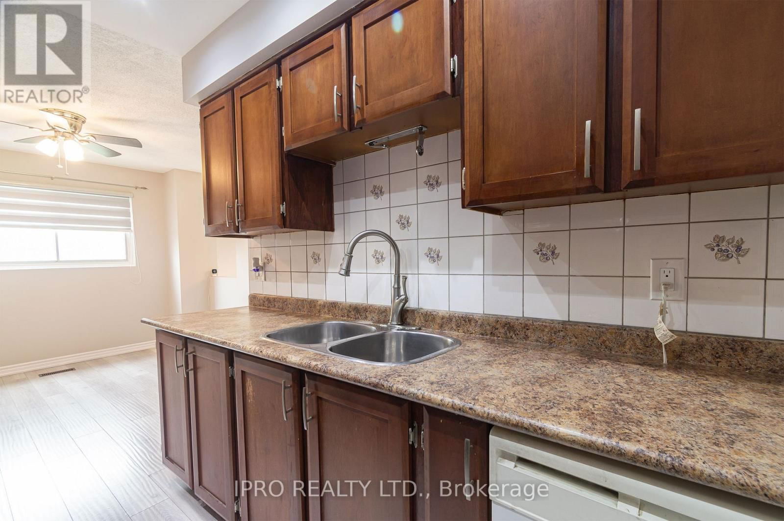 16 FRANKLIN COURT Image 6