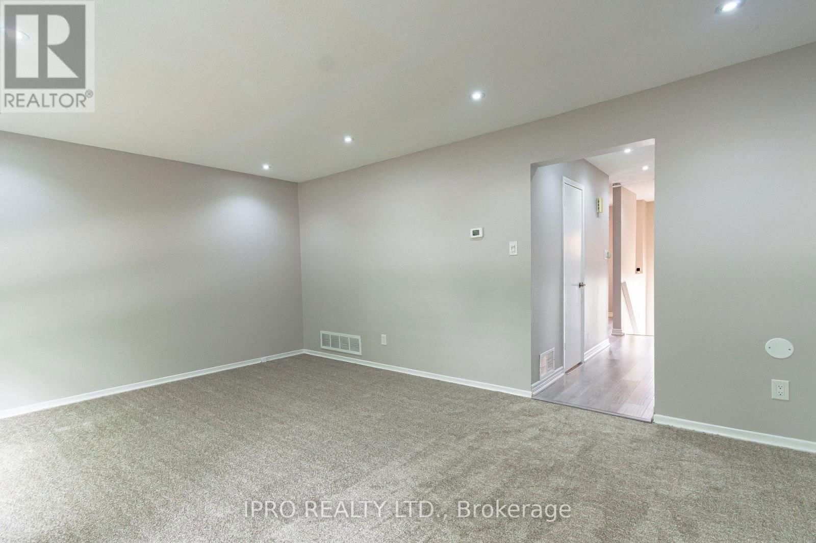 16 FRANKLIN COURT Image 8