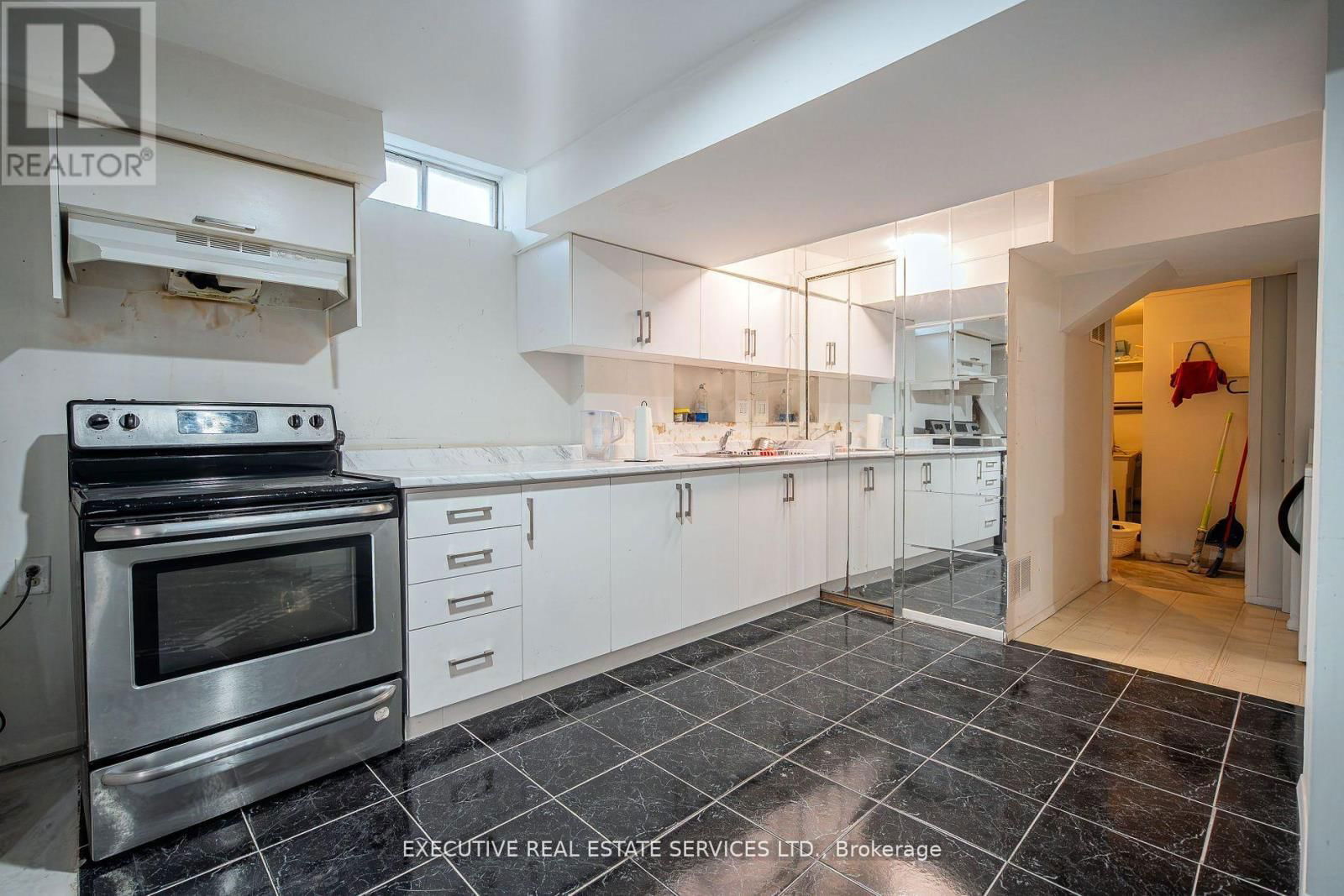 13 STILLWATER CRESCENT Image 32