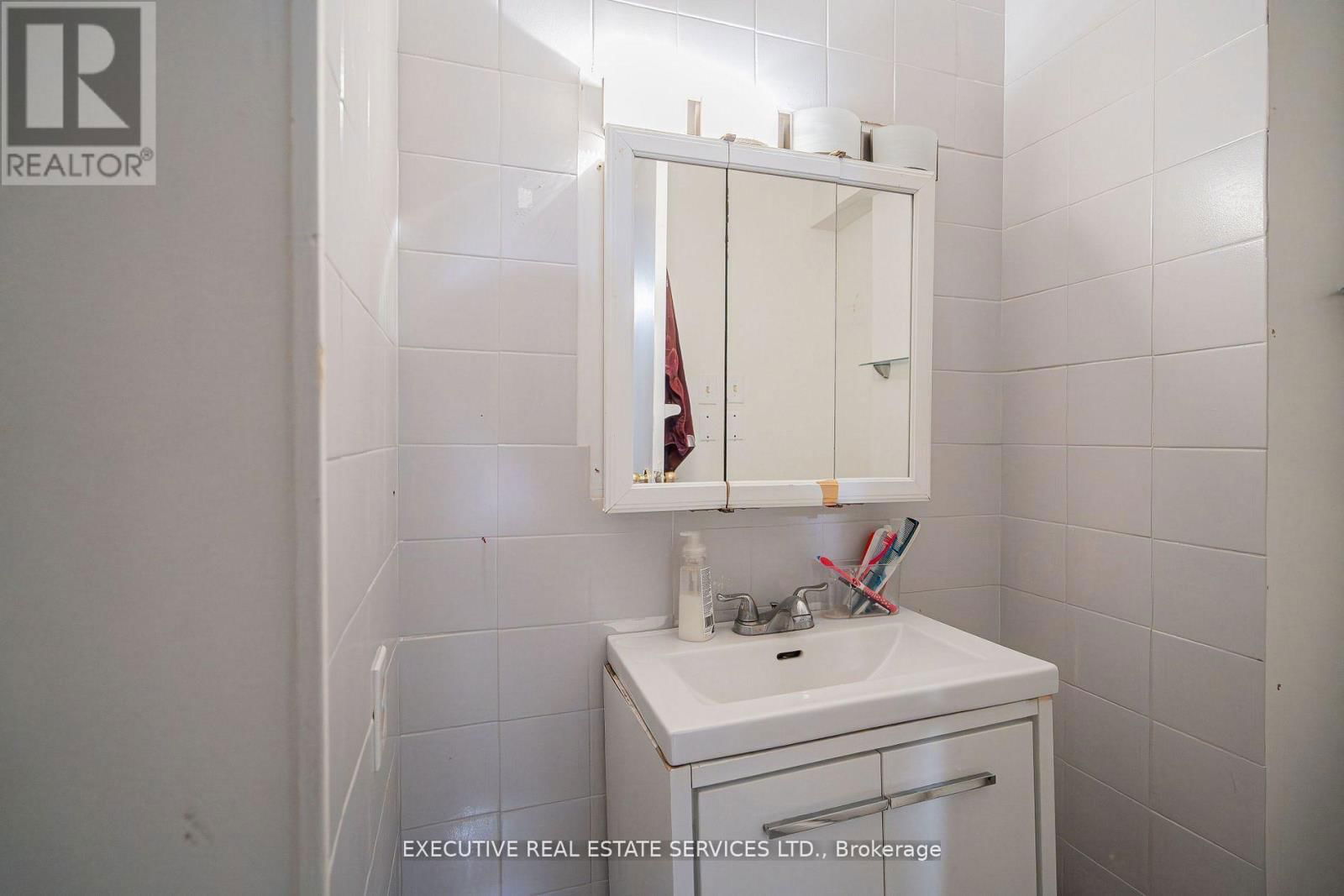 13 STILLWATER CRESCENT Image 34