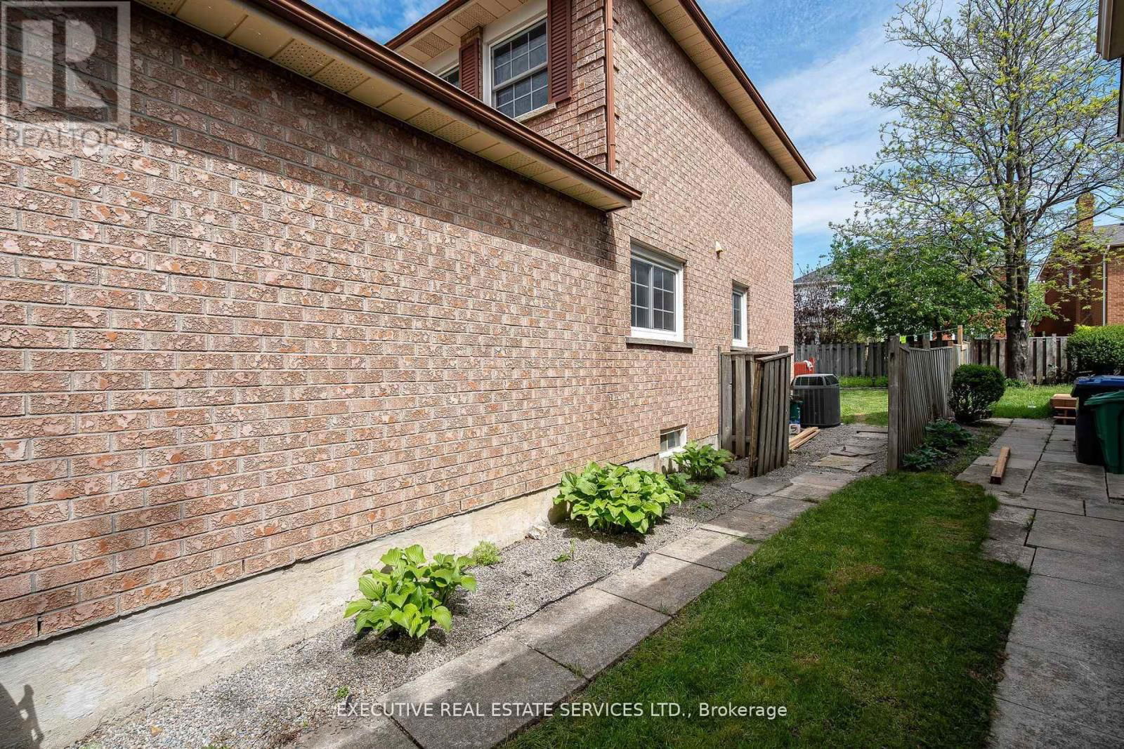 13 STILLWATER CRESCENT Image 37