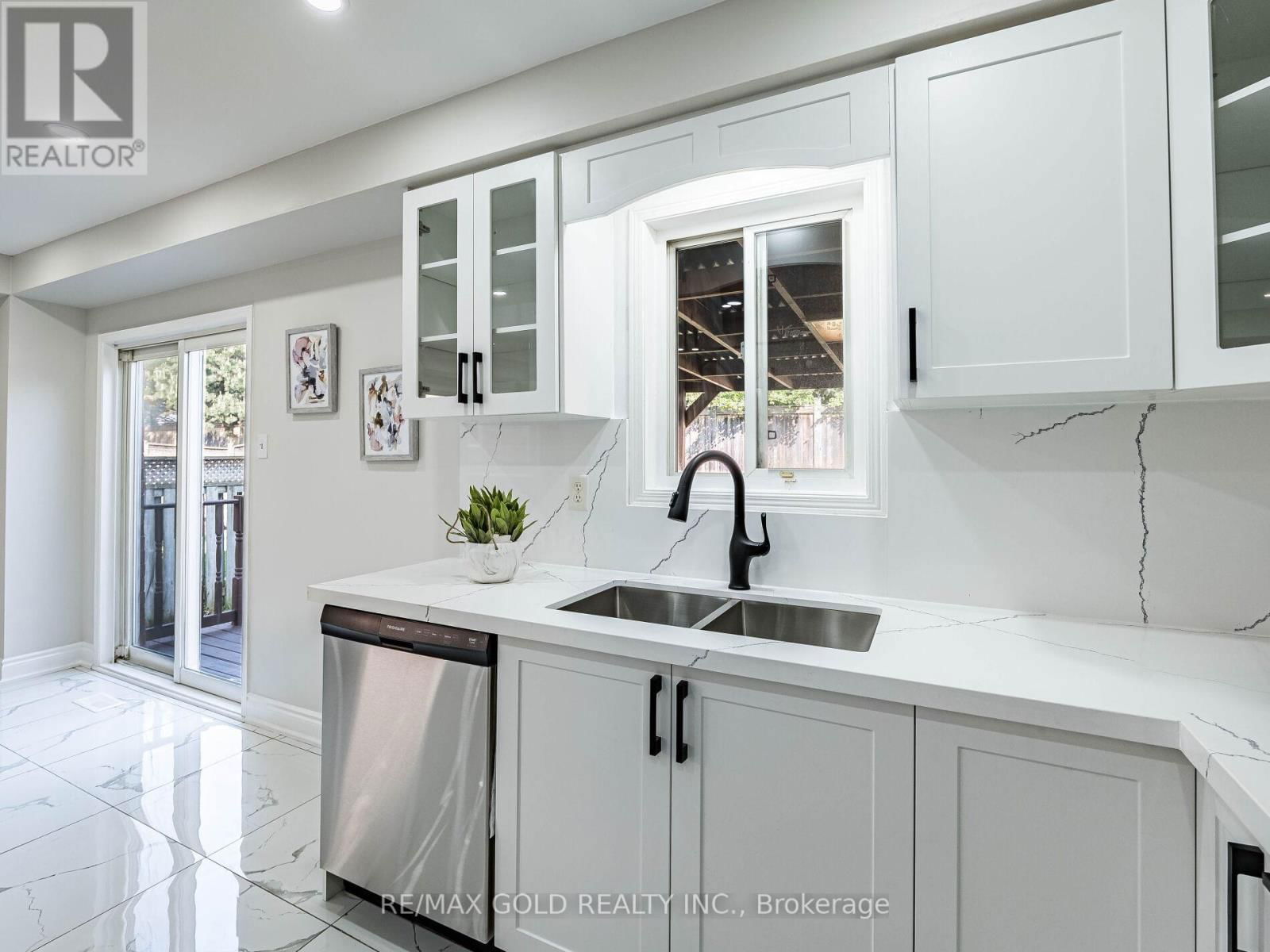 105 WOODHAVEN DRIVE Image 15