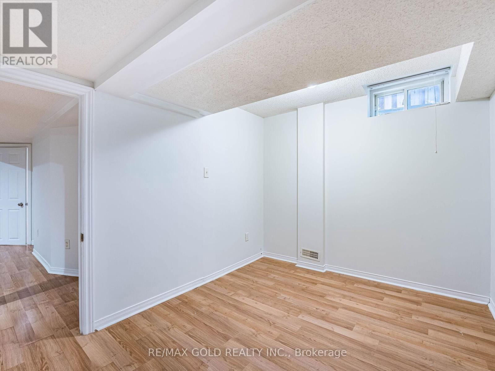105 WOODHAVEN DRIVE Image 32