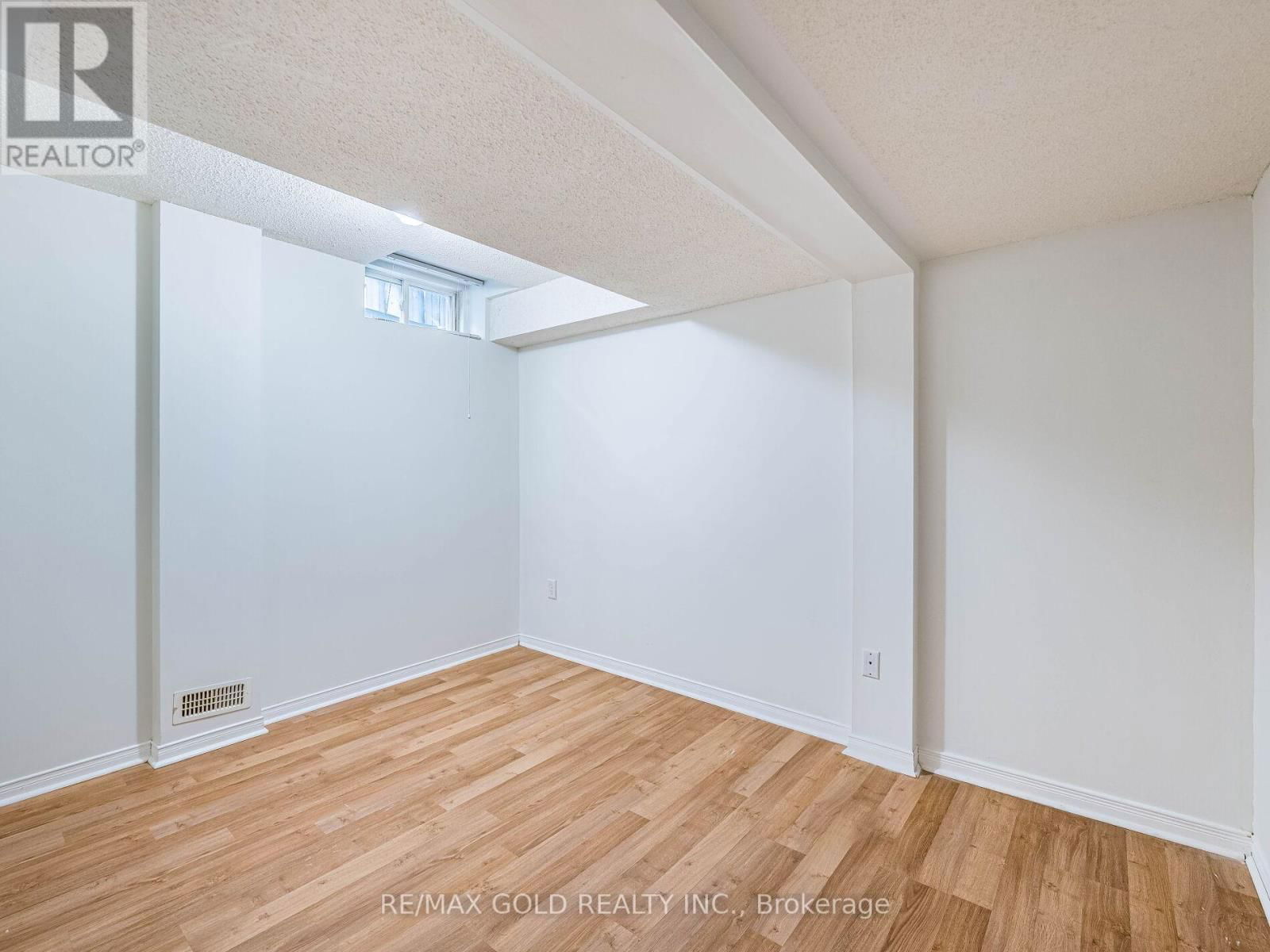 105 WOODHAVEN DRIVE Image 33