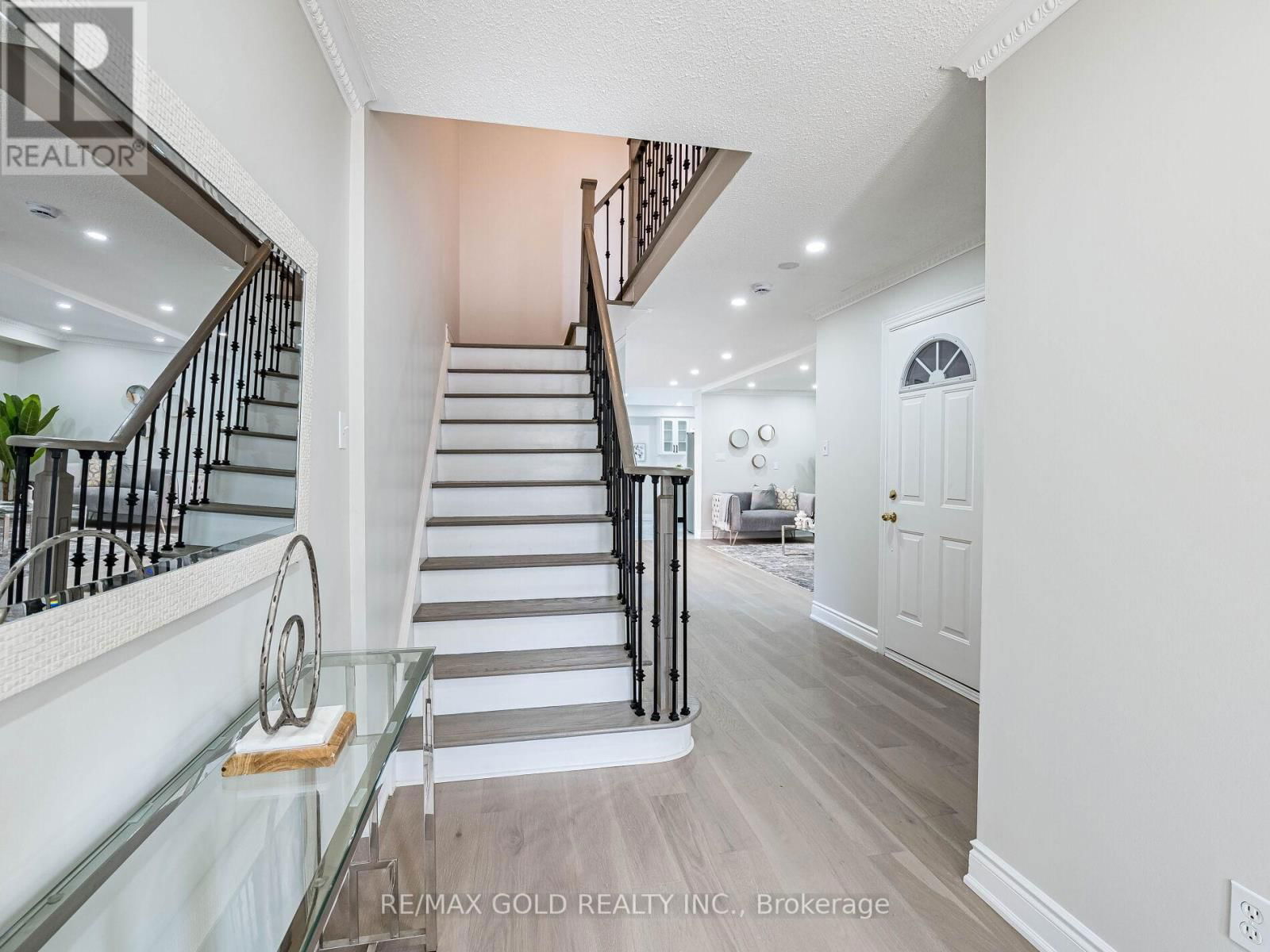 105 WOODHAVEN DRIVE Image 5