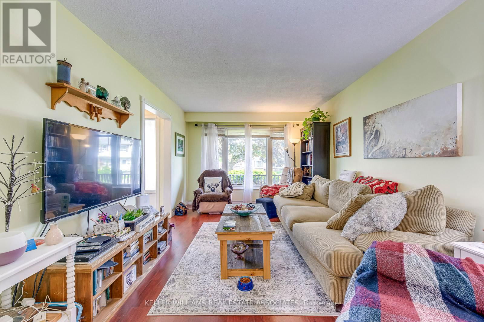 12 GULLIVER CRESCENT Image 11