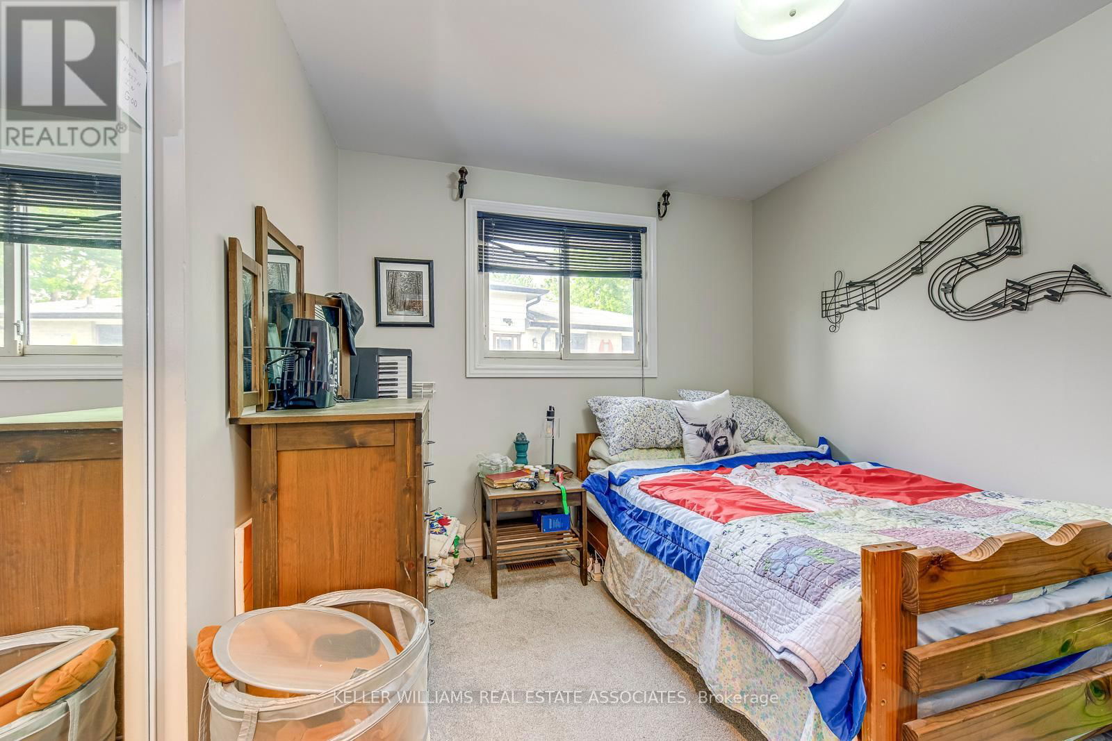 12 GULLIVER CRESCENT Image 16