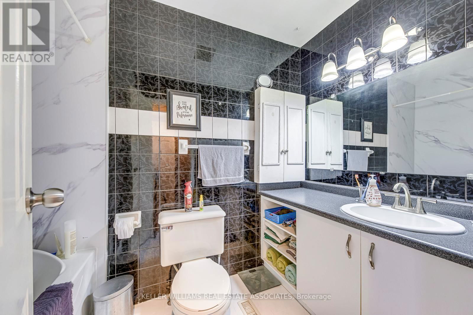 12 GULLIVER CRESCENT Image 19