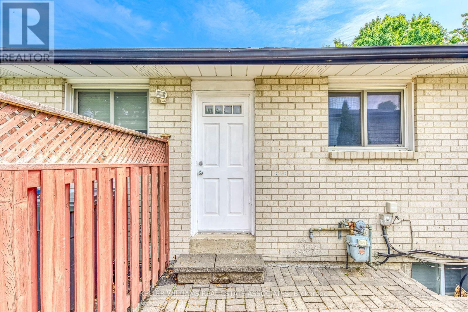 12 GULLIVER CRESCENT Image 33