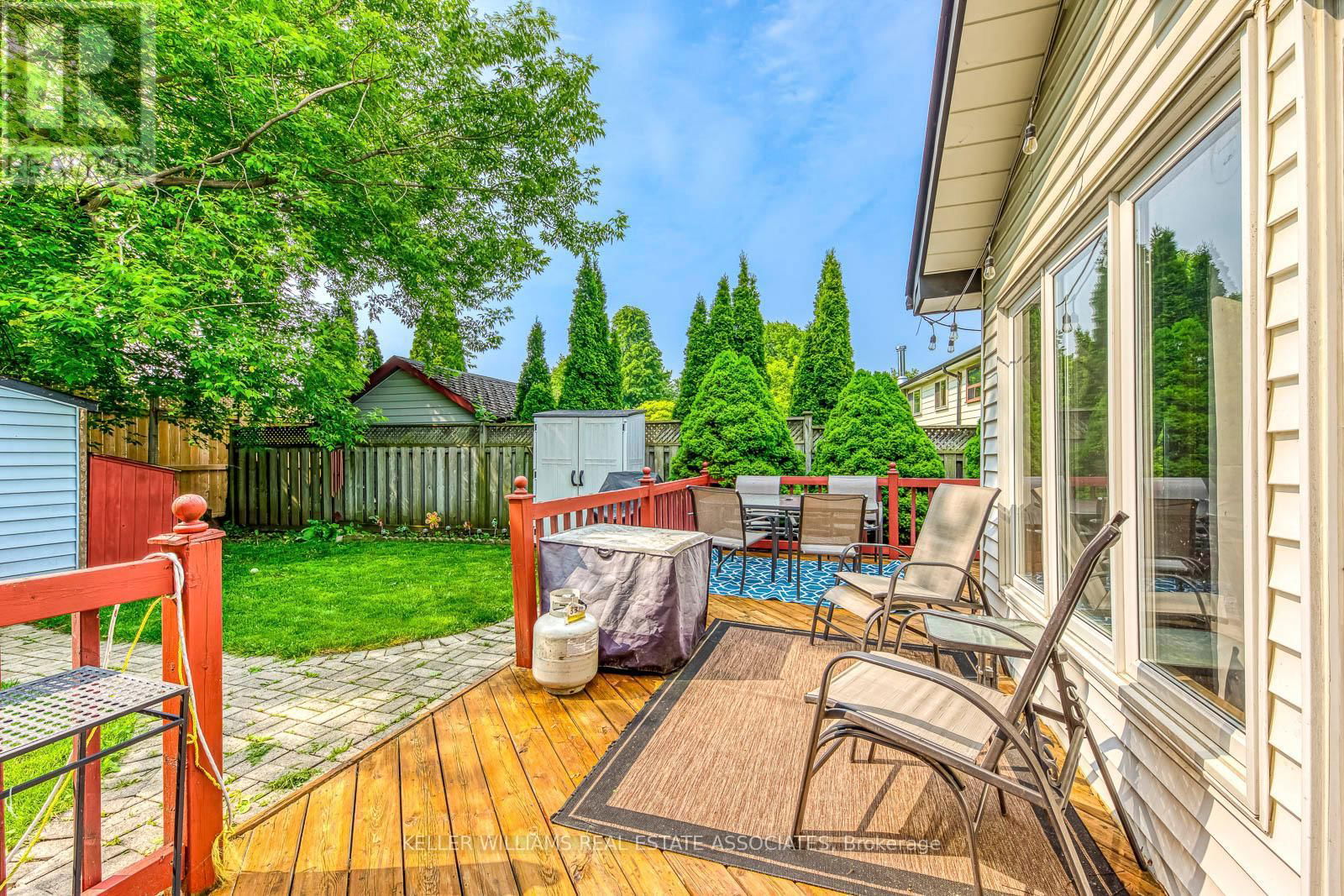 12 GULLIVER CRESCENT Image 35