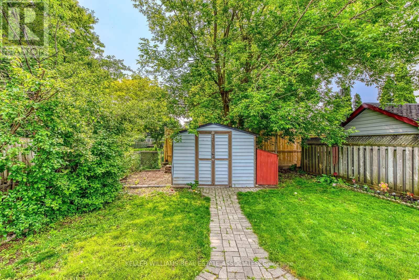 12 GULLIVER CRESCENT Image 37