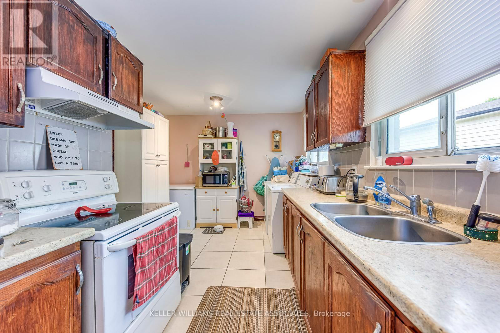 12 GULLIVER CRESCENT Image 5